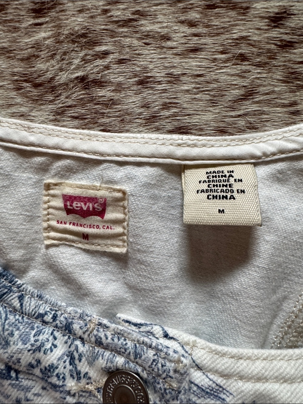 Levi's White Crop Tank with Blue Western Print and Buttons - Picture 3 of 3